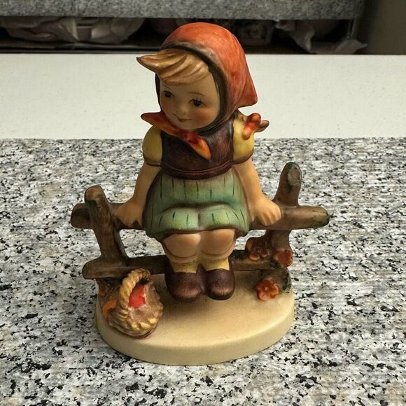 Hummel Goebel Girl “Just Resting” Porcelain Figurine Circa 1960 Vintage TMK 4 - Picture 2 of 11